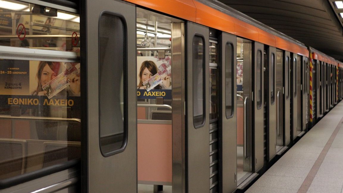 Αναστάτωση στο Σύνταγμα – Άνδρας περπατούσε στις γραμμές του μετρό