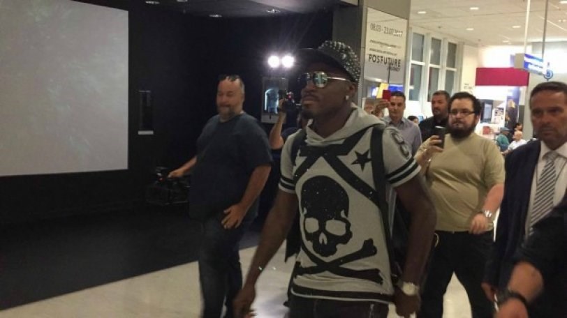 Έφτασε ο Εμενίκε: Ενθουσιασμένος που έρχομαι στον Ολυμπιακό – ΦΩΤΟ