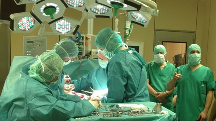 Παραιτήθηκε από το κανάλι η διάσημη παρουσιάστρια μετά την αφαίρεση όγκου από τον εγκέφαλο – ΒΙΝΤΕΟ