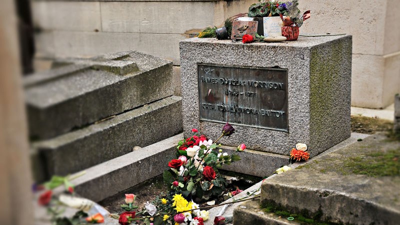 Η ελληνική επιγραφή στον τάφο του Τζιμ Μόρισον – ΦΩΤΟ