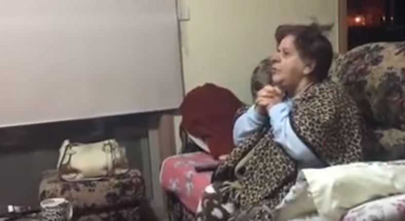 Η γιαγιά που λατρεύει τον Ντάνο και έγινε viral – BINTEO