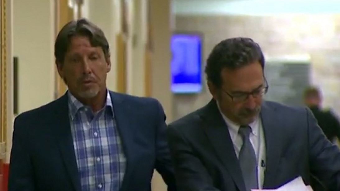 Σκότωσε τον γιο του επειδή τον πέρασε για κλέφτη