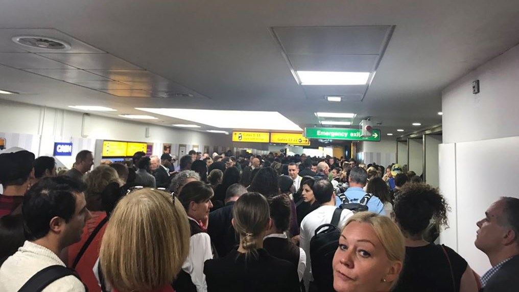 Λήξη συναγερμού στο αεροδρόμιο “Χίθροου”- ΤΩΡΑ