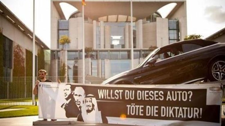 Ασύλληπτο… Ανάρτησαν πανό δίνοντας αμοιβή σε όποιον σκοτώσει Ερντογάν και Πούτιν