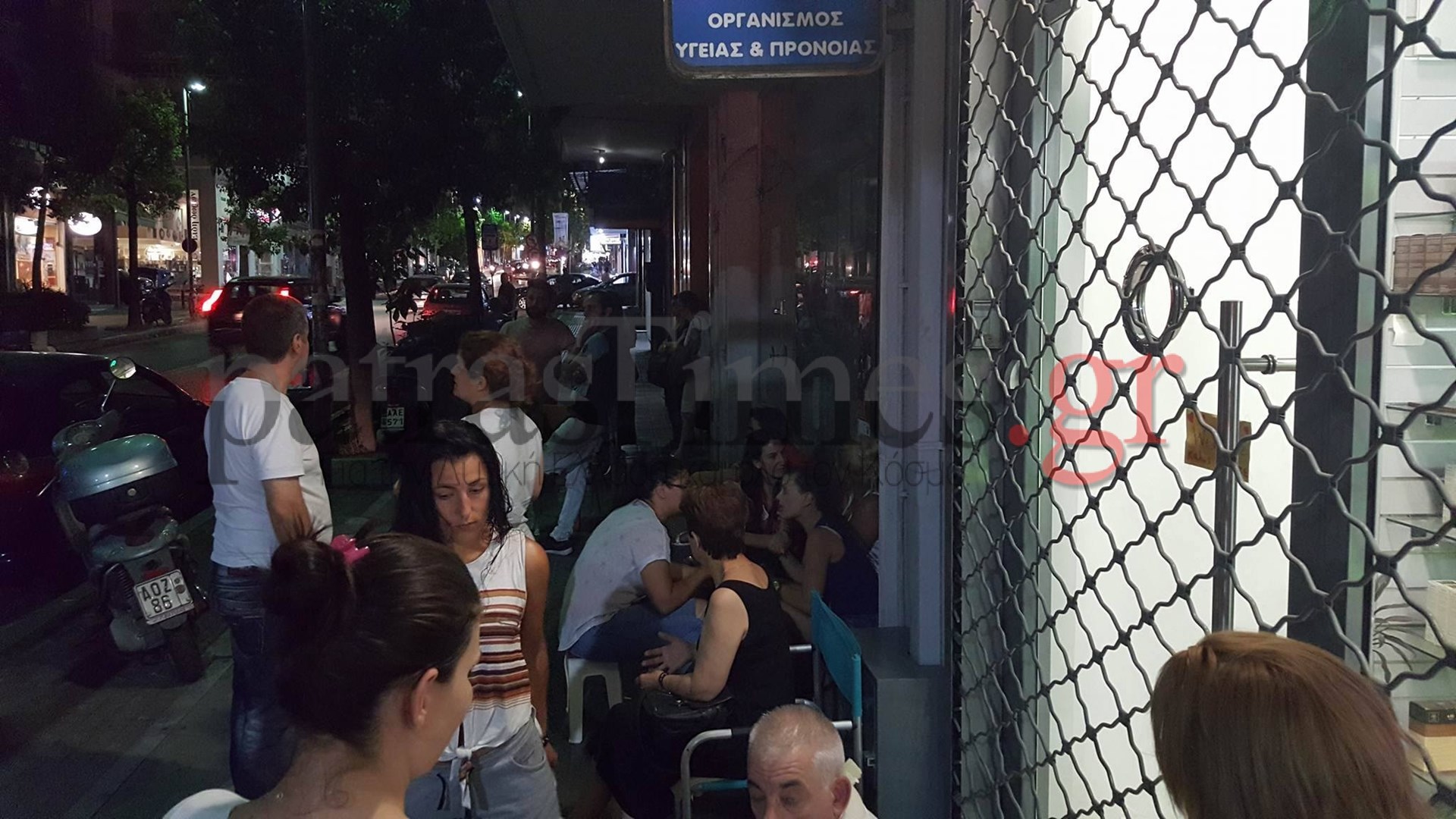 Ολονύκτιες ουρές στην Πάτρα για τους παιδικούς σταθμούς – ΦΩΤΟ – ΒΙΝΤΕΟ