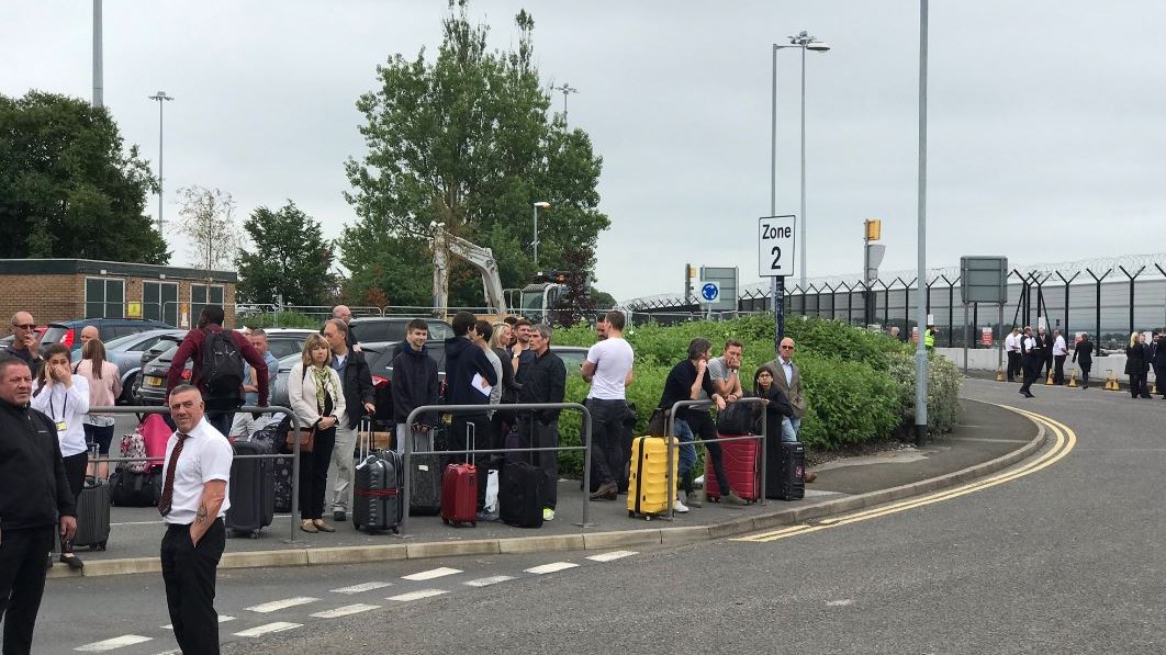 Συναγερμός στο Μάντσεστερ – Εκκενώθηκε τμήμα του αεροδρομίου – ΦΩΤΟ