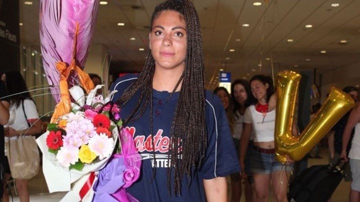 Η Βαλαβάνη ποζάρει με αέρα… Καραϊβικής πριν από τον μεγάλο τελικό – ΦΩΤΟ