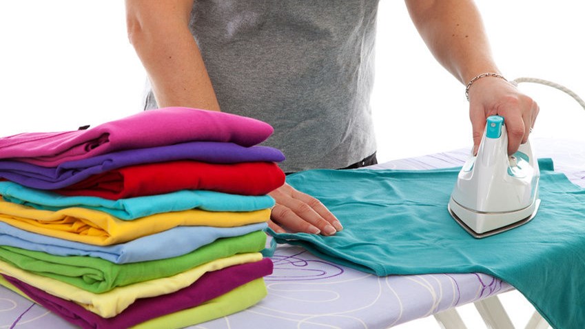 Το κόλπο για να σιδερώνετε ξεκούραστα