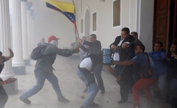 Βενεζουέλα: Αποχωρούν από την Εθνοσυνέλευση οι εγκλωβισμένοι βουλευτές – ΦΩΤΟ