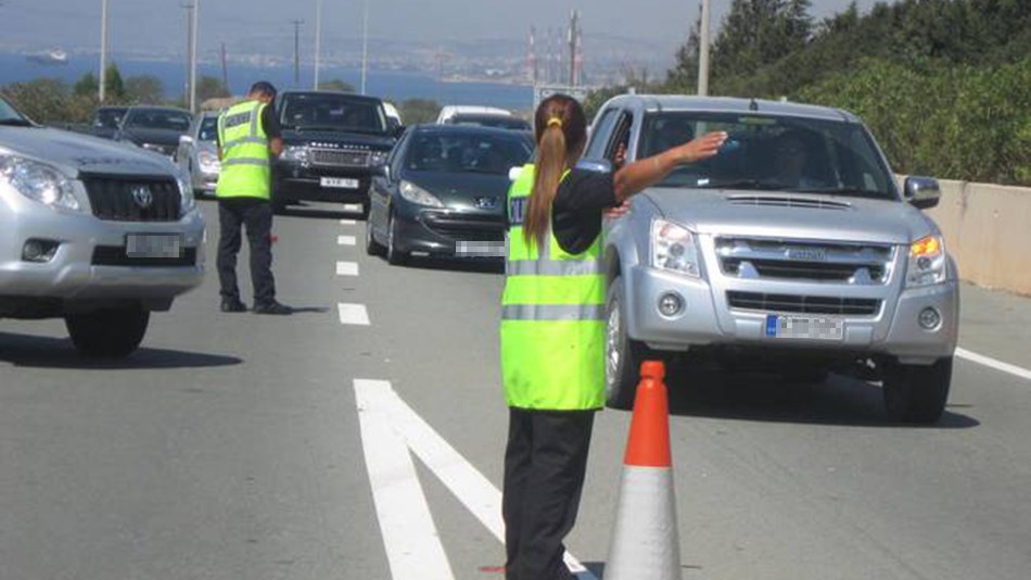 Διακοπή κυκλοφορίας λόγω της πυρκαγιάς που μαίνεται στο Κρυονέρι