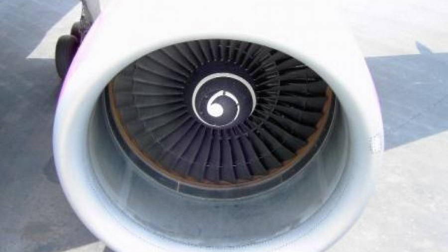 Θρίλερ στον αέρα – Επιβάτης επιτέθηκε σε αεροσυνοδό