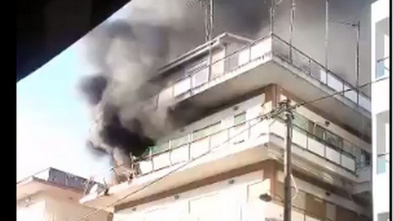 BΙΝΤΕΟ ντοκουμέντο με το φλεγόμενο διαμέρισμα που έχασε τη ζωή του ο 60χρονος