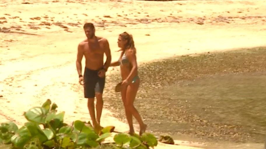 Η… θερμή αγκαλιά Βαλαβάνη – Βασάλου στο πάρτι του Survivor – ΦΩΤΟ