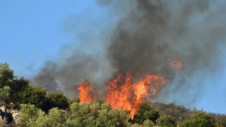 Μαίνονται οι πυρκαγιές σε Ιεράπετρα και Σητεία