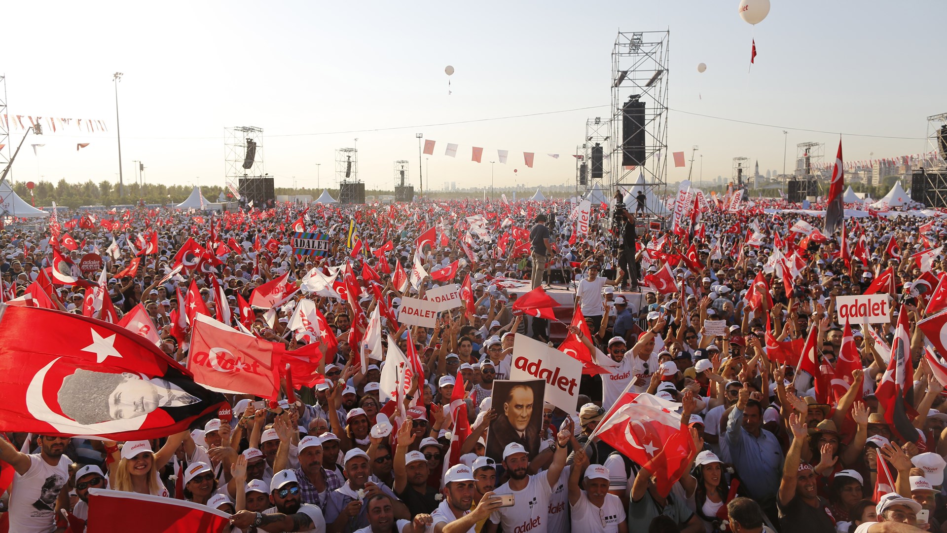 Στην Κωνσταντινούπολη έφτασε η “Πορεία της Δικαιοσύνης” – ΦΩΤΟ