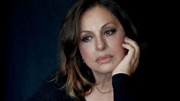 Και η Χάρις Αλεξίου με… ροζ φλαμίνγκο – ΦΩΤΟ