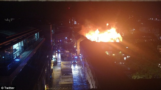 Νέες εικόνες από την πυρκαγιά στην Camden Market του Λονδίνου – ΦΩΤΟ ΚΑΙ ΒΙΝΤΕΟ