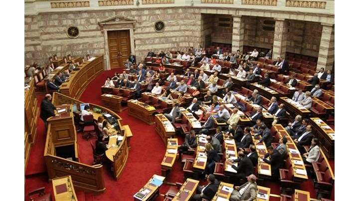 Προστασία από τις κατασχέσεις των αναδρομικά καταβαλλόμενων συντάξεων ζητούν 60 βουλευτές του ΣΥΡΙΖΑ