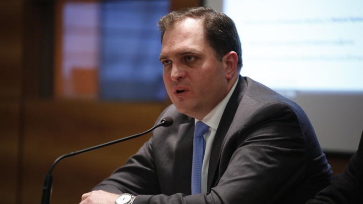 Έρευνα για τον εφοριακό που έλυνε… σταυρόλεξο ζήτησε ο Πιτσιλής- ΦΩΤΟ