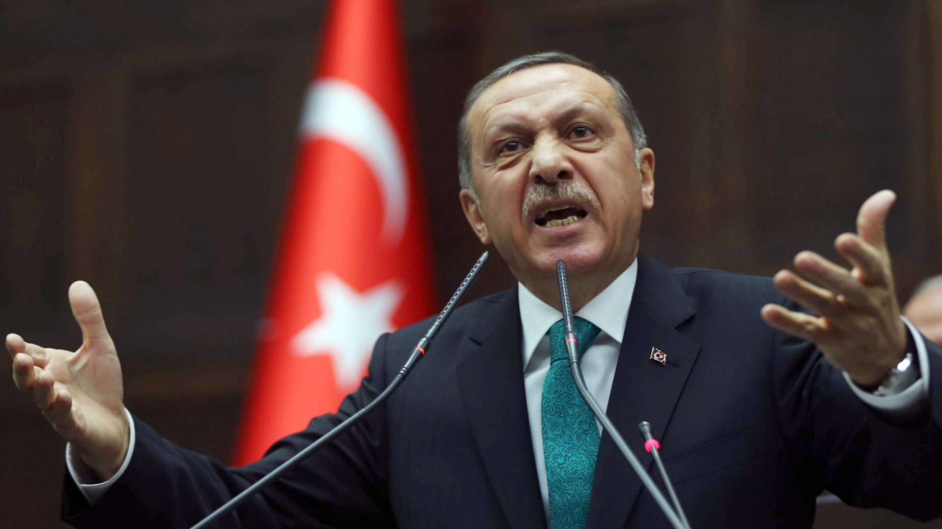 Ο Ερντογάν προς τη Δύση: Να αποφασίσει αν θα στηρίξει τους τρομοκράτες ή τον τουρκικό λαό