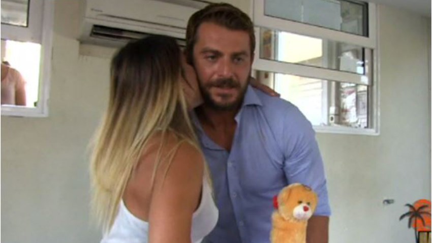 Δεν έχει προηγούμενο: Στην ουρά για μια αγκαλιά με τον Ντάνο – ΒΙΝΤΕΟ