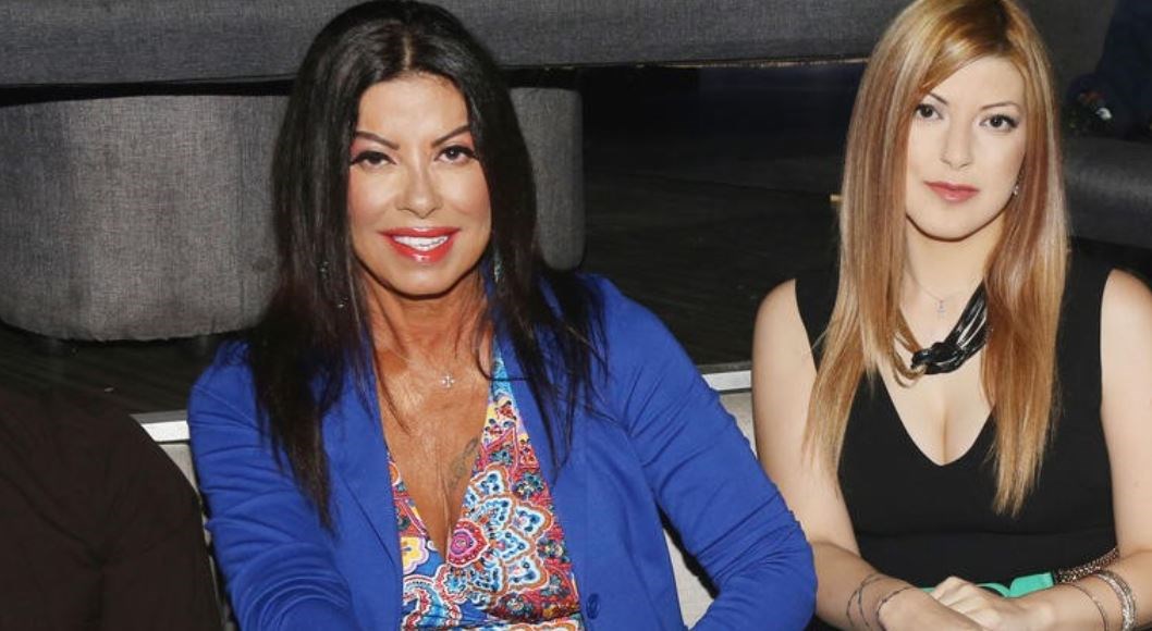 Παντρεύεται η κόρη της Άντζελας Δημητρίου – Δείτε την αναγγελία του γάμου της