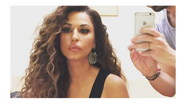 Και η Παπουτσάκη με… ροζ φλαμίνγκο – ΦΩΤΟ