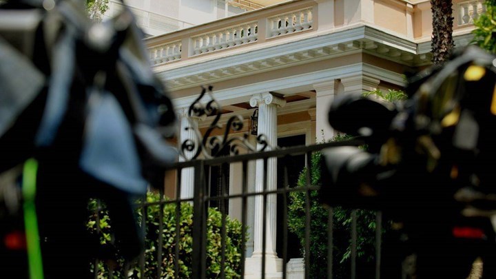 Τι απαντά κυβερνητικός αξιωματούχος για τις φήμες περί αιφνιδιαστικής εξόδου στις αγορές