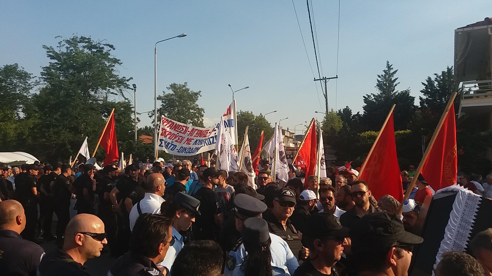 Το ΚΚΕ καταγγέλλει την επίθεση των ΜΑΤ στην Κοζάνη