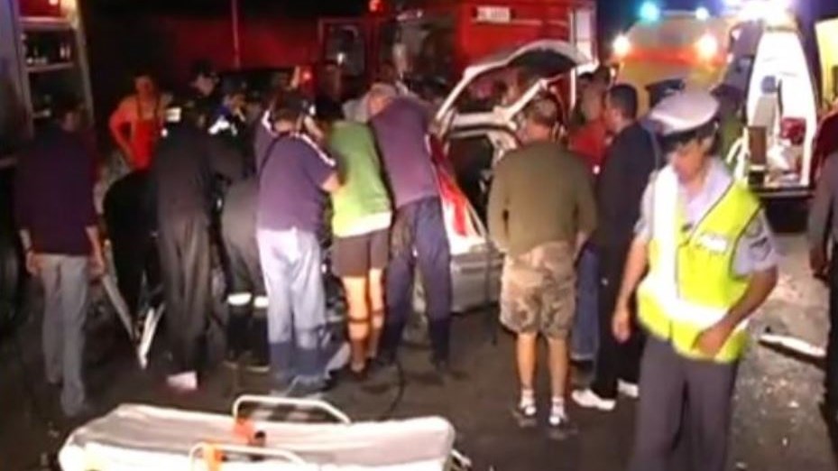 Σφοδρή σύγκρουση αυτοκίνητου με φορτηγό – Νεκρός ο οδηγός – ΦΩΤΟ