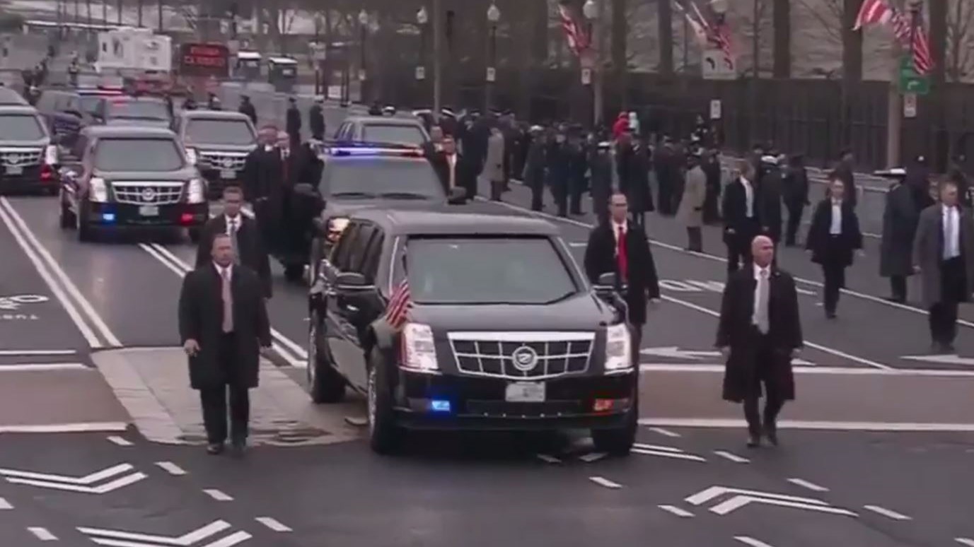 Το «αυτοκίνητο – τέρας» με το οποίο θα κυκλοφορήσει στο Παρίσι ο Τραμπ – ΒΙΝΤΕΟ