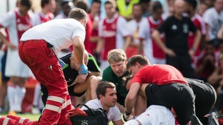 Σοκ στο παγκόσμιο ποδόσφαιρο: Παίκτης του Άγιαξ υπέστη μόνιμη εγκεφαλική βλάβη – ΒΙΝΤΕΟ