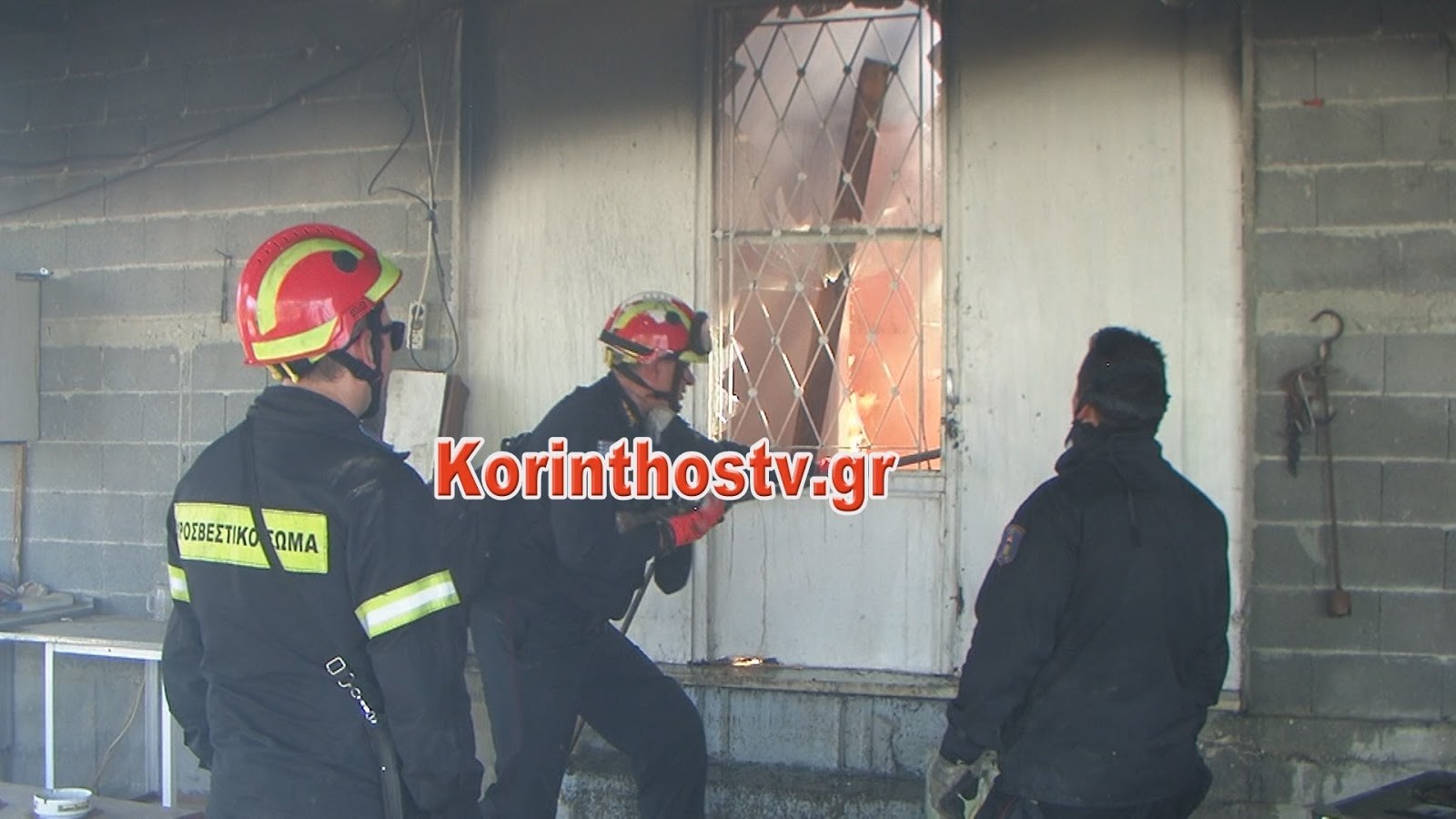 Τρεις πυροσβέστες τραυματίστηκαν στην πυρκαγιά στο Ζευγολατιό Κορινθίας – ΤΩΡΑ
