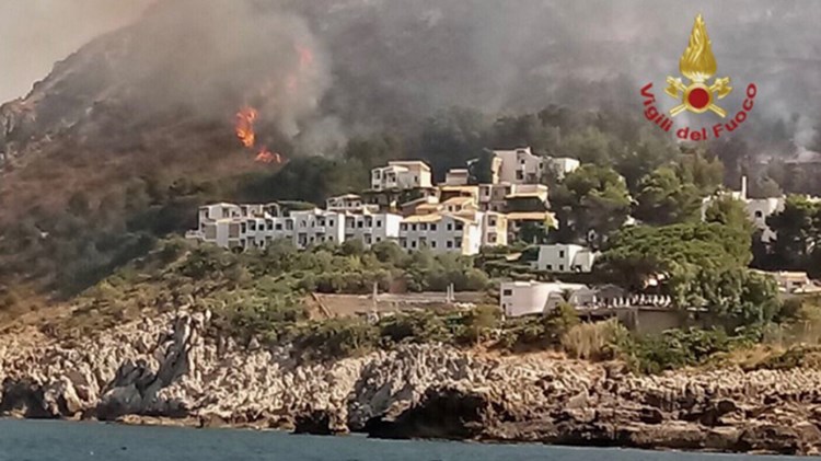 Τραγωδία στην Ιταλία: Δύο νεκροί από την πυρκαγιά στην Καλαβρία