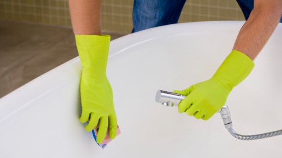 Το μεγαλύτερο λάθος που κάνετε όταν καθαρίζετε τη μπανιέρα σας – ΒΙΝΤΕΟ
