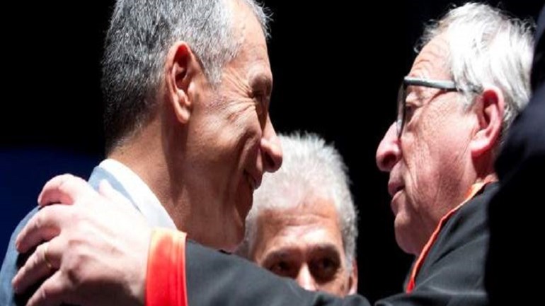 Γιούνκερ προς Θεοδωράκη: «I know. The river»