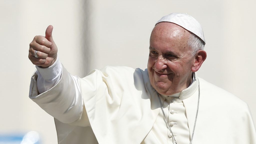 Η ταμπέλα που κρέμασε ο Πάπας για αυτούς που του… γκρινιάζουν