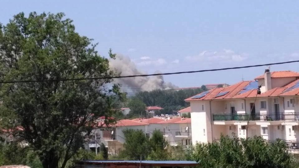 Φωτιά με εκρήξεις σε αποθήκη με εύφλεκτα υλικά στο Διδυμότειχο – ΦΩΤΟ – ΤΩΡΑ