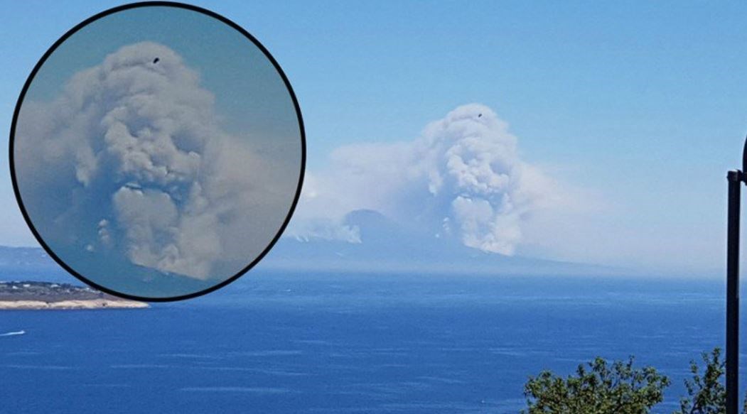 Σύννεφο καπνού από τον Βεζούβιο μοιάζει με ανθρώπινο πρόσωπο – ΦΩΤΟ