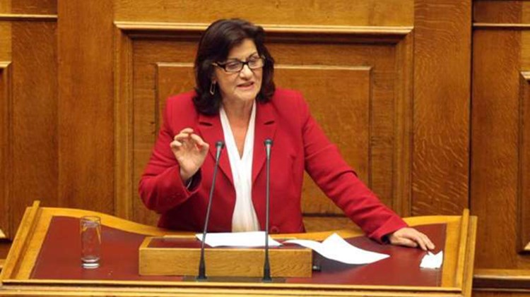 Συμβολαιογράφοι κατά Φωτίου: Περίεργο που υποστηρίζει τα κινήματα που εμποδίζουν τους πλειστηριασμούς