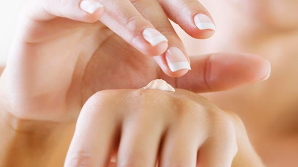 5 μυστικά για απαλά και νεανικά χέρια