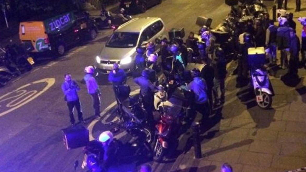 Aπαγγέλθηκαν κατηγορίες για 15 κακουργήματα σε έφηβο που φέρεται να διέπραξε επιθέσεις με οξύ στο Λονδίνο