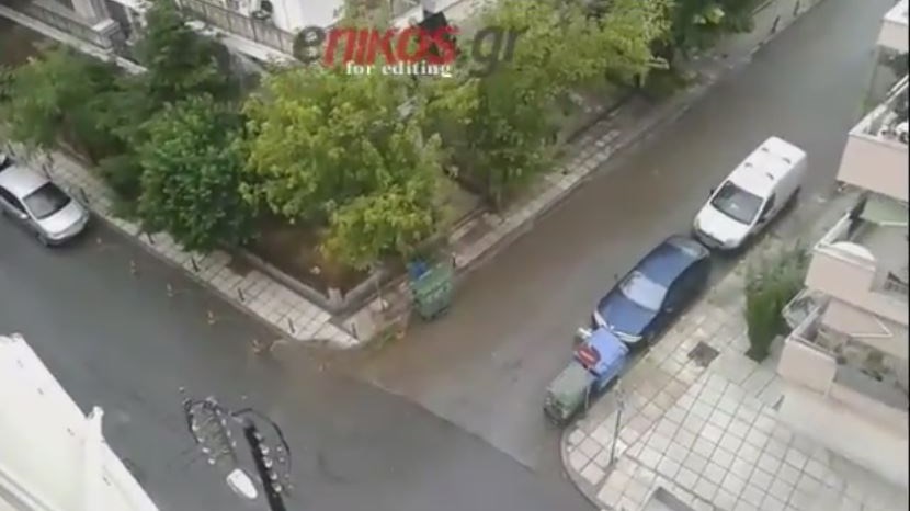 Έντονη βροχόπτωση στη Θεσσαλονίκη – Βούλωσαν τα φρεάτια στην Καλαμαριά – ΒΙΝΤΕΟ αναγνώστη
