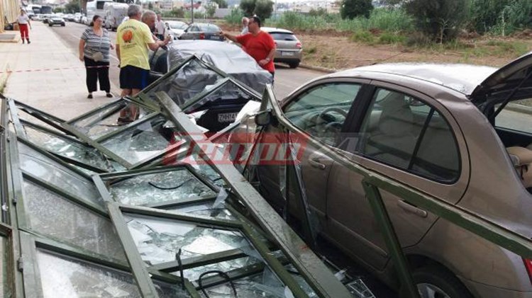 Αποφεύχθηκε τραγωδία σε κολυμβητήριο στην Πάτρα: Αποκολλήθηκε τζαμαρία εν ώρα αγώνων – ΒΙΝΤΕΟ – ΦΩΤΟ