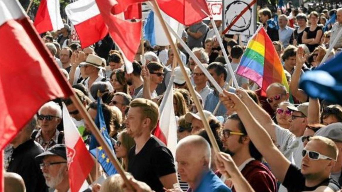 Πολωνία – Διαδηλώσεις εναντίον των αλλαγών στο δικαστικό σύστημα