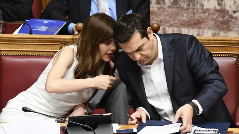 Επίσκεψη Τσίπρα στο υπουργείο Εργασίας