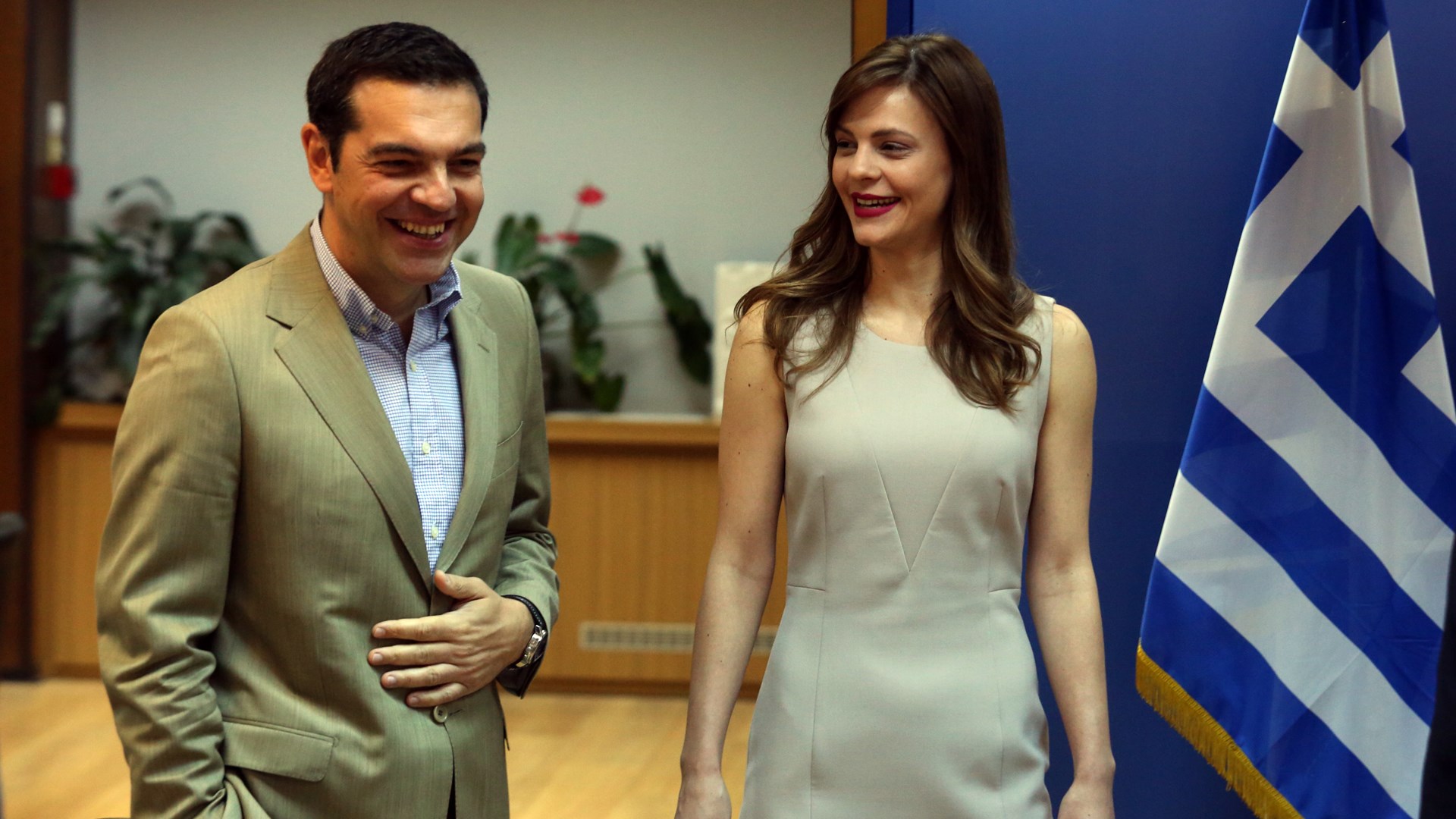 Τσίπρας: Επιδότηση για τους εργοδότες που θα μετατρέψουν τους εργαζόμενους με μπλοκάκι σε μισθωτούς – BINTEO