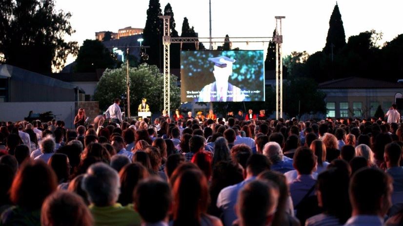 Αποφοίτηση New York College: Η πρώτη μέρα της υπόλοιπης ζωής τους