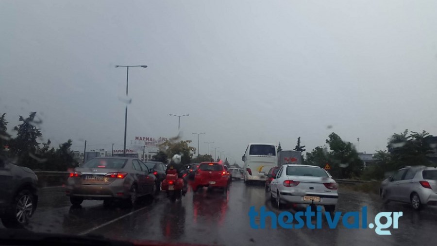 Κυκλοφοριακό έμφραγμα στη Θεσσαλονίκη – Ποτάμια οι δρόμοι – ΒΙΝΤΕΟ