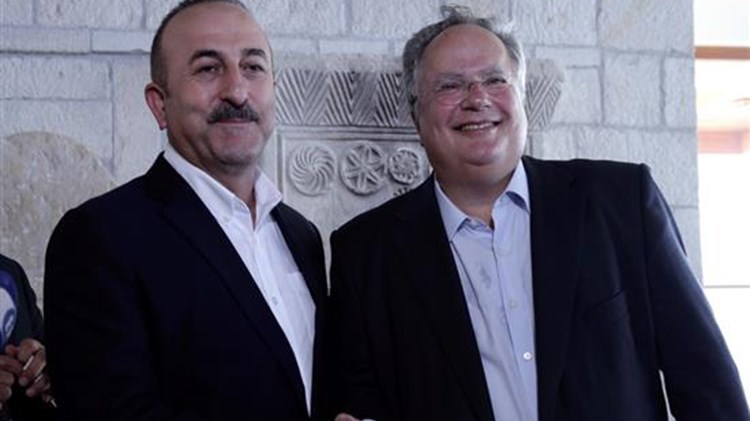 Στη Λευκωσία ο Κοτζιάς, στα κατεχόμενα ο Τσαβούσογλου – «Συνηθίζει να με ακολουθεί», σχολίασε ο Έλληνας ΥΠΕΞ